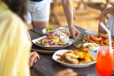 Dine Nearby: Moonstone Beach Bar & Grill