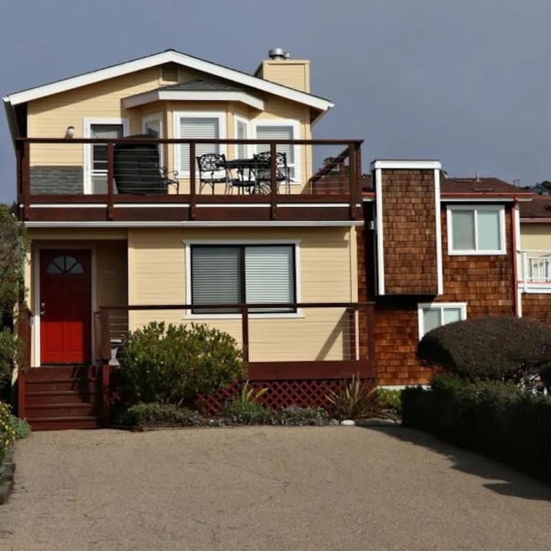 Little Yellow Beach House Marine Terrace